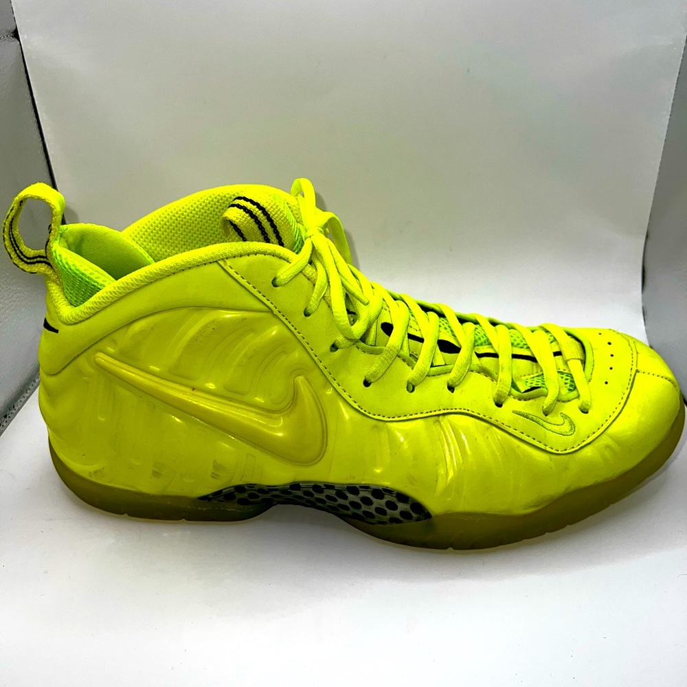 Men’s size 12 Nike air foamposite pro volt 2021